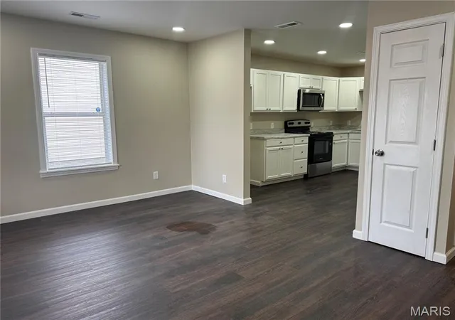 Photo 3 of Single family home for sale at 309 Benton St, Sikeston, MO 63801 | MLS# MIS26066003 | Listing updated on 2026-10-13