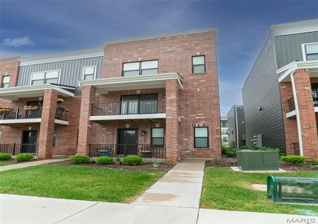 Photo 1 of Townhouse for sale at 5004 Daggett Ave, Saint Louis, MO 63110 | MLS# MIS26066008 | Listing updated on 2026-10-14