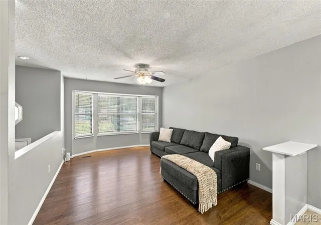 Photo 2 of Single family home for sale at 844 Country Glen Dr, Imperial, MO 63052 | MLS# MIS26066010 | Listing updated on 2026-10-25