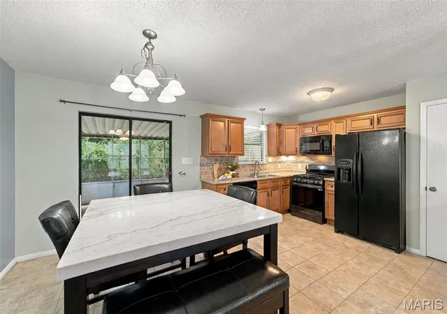 Photo 4 of Single family home for sale at 844 Country Glen Dr, Imperial, MO 63052 | MLS# MIS26066010 | Listing updated on 2026-10-25