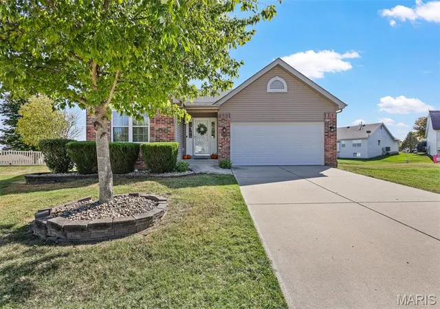 Single family home for sale at 2275 Haverford Ct, Maryville, IL 62062 | MLS# MIS26066011