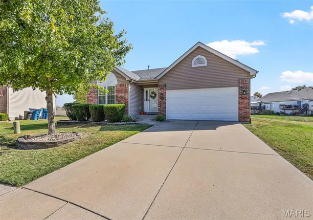 Photo 1 of Single family home for sale at 2275 Haverford Ct, Maryville, IL 62062 | MLS# MIS26066011 | Listing updated on 2026-10-19