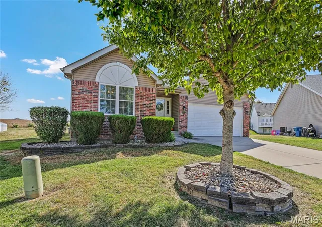 Photo 2 of Single family home for sale at 2275 Haverford Ct, Maryville, IL 62062 | MLS# MIS26066011 | Listing updated on 2026-10-19