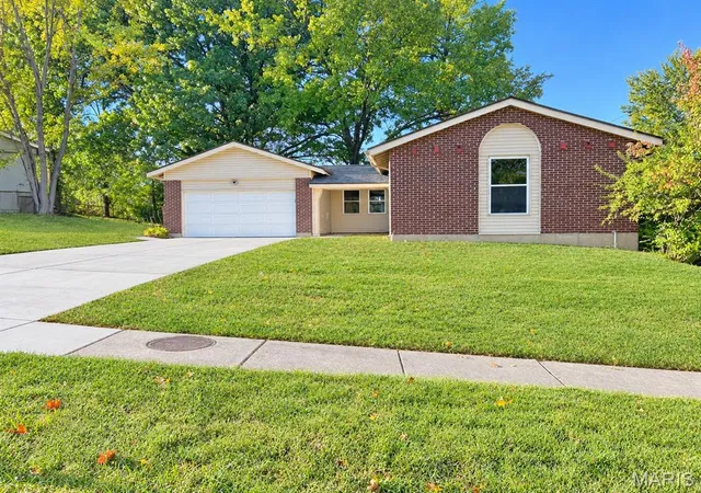 Photo 1 of Single family home for sale at 4484 Miletus Dr, Florissant, MO 63033 | MLS# MIS26066012 | Listing updated on 2026-10-26