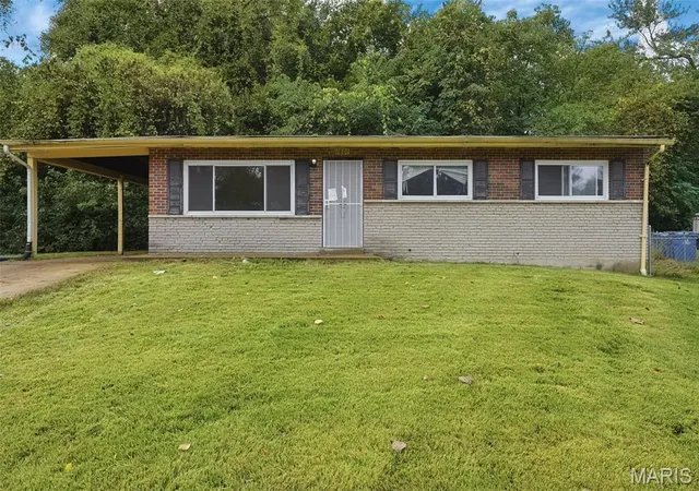 Photo 1 of Single family home for sale at 1801 Glenbrae Ln, Saint Louis, MO 63136 | MLS# MIS26066018 | Listing updated on 2026-10-19