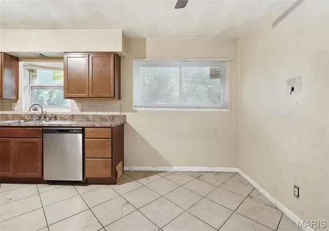Photo 3 of Single family home for sale at 1801 Glenbrae Ln, Saint Louis, MO 63136 | MLS# MIS26066018 | Listing updated on 2026-10-19