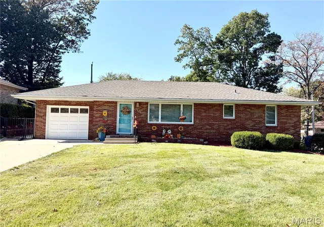 Photo 1 of Single family home for sale at 111 Sullivan St, East Alton, IL 62024 | MLS# MIS26066026 | Listing updated on 2026-10-21