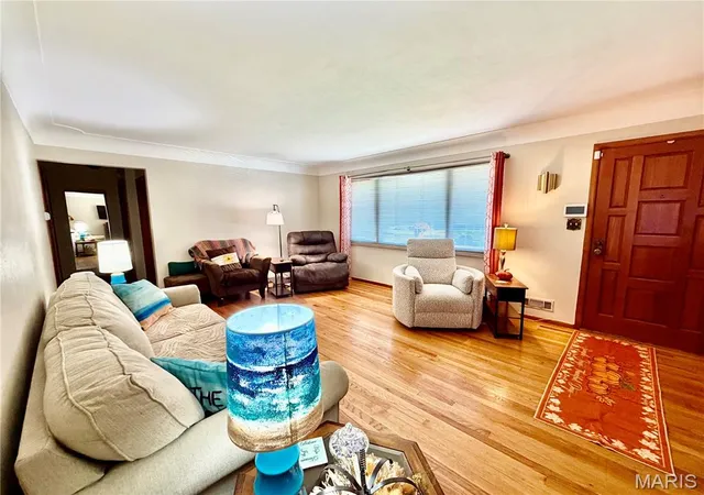 Photo 2 of Single family home for sale at 111 Sullivan St, East Alton, IL 62024 | MLS# MIS26066026 | Listing updated on 2026-10-21