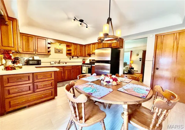 Photo 4 of Single family home for sale at 111 Sullivan St, East Alton, IL 62024 | MLS# MIS26066026 | Listing updated on 2026-10-21