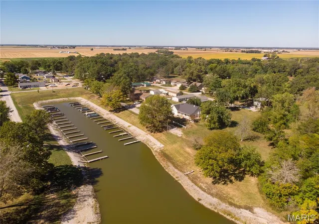 Photo 2 of Single family home for sale at 18812 Mary Jane Ln, Carlyle, IL 62231 | MLS# MIS26066030 | Listing updated on 2026-10-17