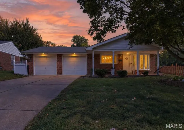 Photo 1 of Sale Pending at 40 Saint Benedict Ln, Florissant, MO 63033 | MLS# MIS26066033 | Listing updated on 2026-10-18