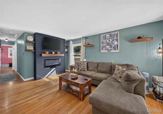 Photo 3 of Sale Pending at 40 Saint Benedict Ln, Florissant, MO 63033 | MLS# MIS26066033 | Listing updated on 2026-10-18