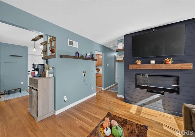 Photo 4 of Sale Pending at 40 Saint Benedict Ln, Florissant, MO 63033 | MLS# MIS26066033 | Listing updated on 2026-10-18