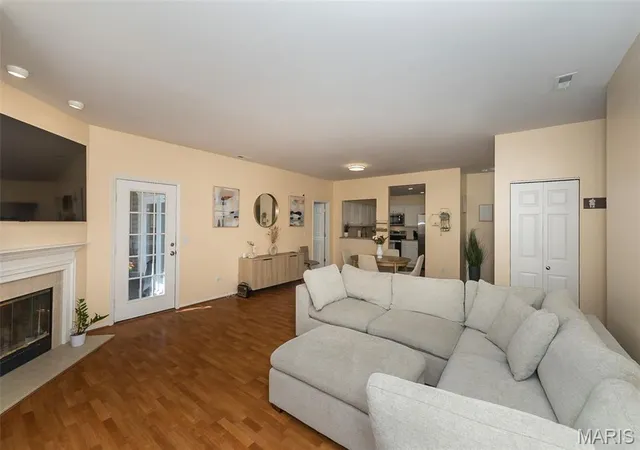 Photo 2 of Condo for sale at 10905 Vauxhall Dr, Saint Louis, MO 63146 | MLS# MIS26066037 | Listing updated on 2026-10-19