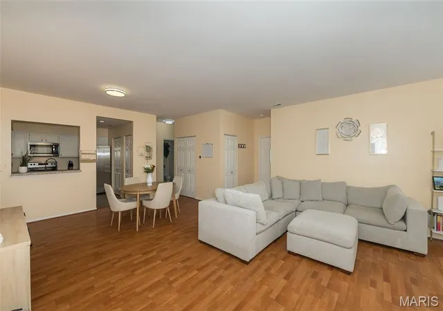 Photo 3 of Condo for sale at 10905 Vauxhall Dr, Saint Louis, MO 63146 | MLS# MIS26066037 | Listing updated on 2026-10-19