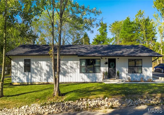 Photo 4 of Single family home for sale at 213 Flora St, Iberia, MO 65486 | MLS# MIS26066039 | Listing updated on 2026-10-28