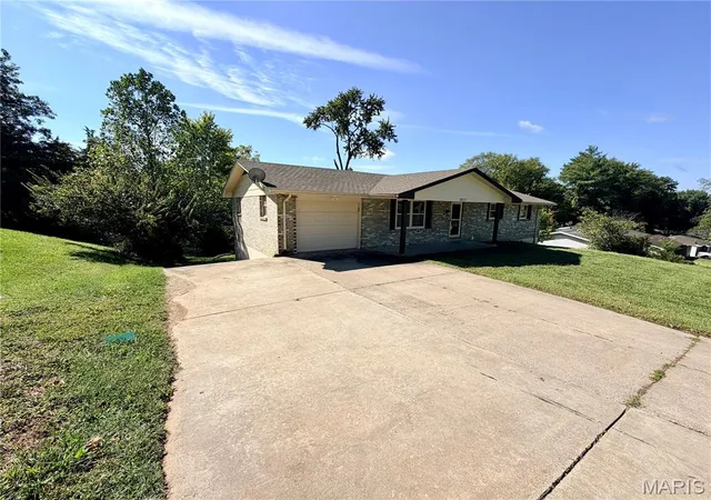 Photo 3 of Single family home for sale at 1827 Georgia St, Cape Girardeau, MO 63701 | MLS# MIS26066046 | Listing updated on 2026-10-13
