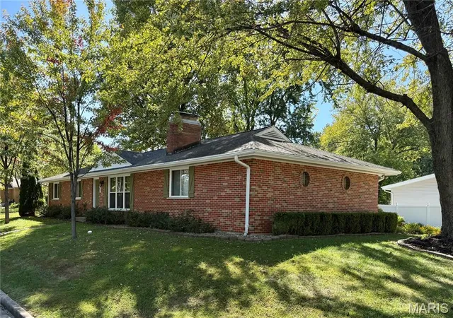 Photo 2 of Single family home for sale at 35 Connie Dr, Saint Charles, MO 63301 | MLS# MIS26066048 | Listing updated on 2026-10-22