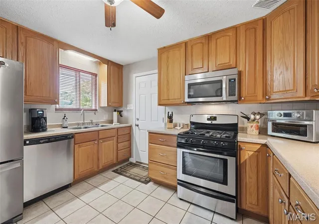Photo 4 of Single family home for sale at 35 Connie Dr, Saint Charles, MO 63301 | MLS# MIS26066048 | Listing updated on 2026-10-22