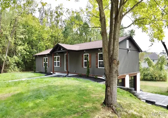 Photo 1 of Sale Pending at 1169 San Juan Dr, Edwardsville, IL 62025 | MLS# MIS26066051 | Listing updated on 2026-10-17