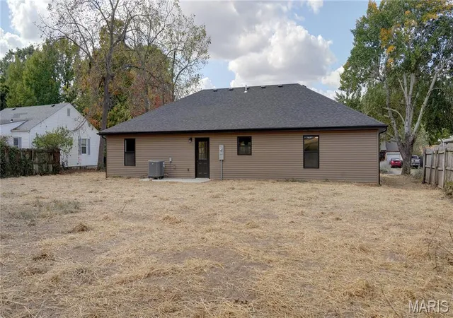 Photo 4 of Single family home for sale at 153 Crescent Dr, Lebanon, MO 65536 | MLS# MIS26066052 | Listing updated on 2026-10-28