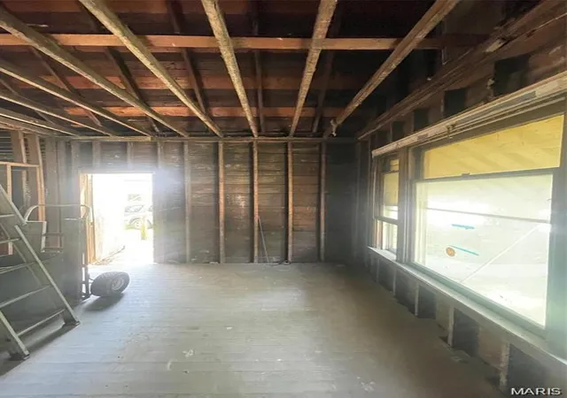 Photo 3 of Single family home for sale at 515 Lampert St, Alton, IL 62002 | MLS# MIS26066053 | Listing updated on 2026-10-14