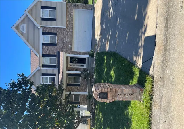 Photo 2 of Single family home for sale at 525 Willow Valley Dr, O Fallon, MO 63366 | MLS# MIS26066054 | Listing updated on 2026-10-21