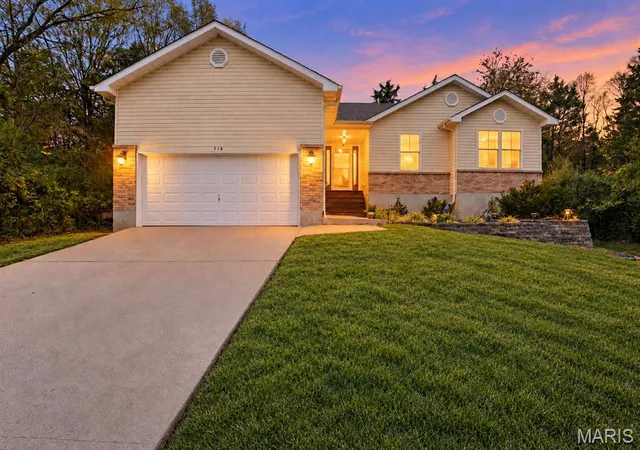 Single family home for sale at 316 Easy St, De Soto, MO 63020 | MLS# MIS26066055