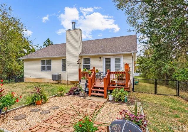 Photo 3 of Single family home for sale at 316 Easy St, De Soto, MO 63020 | MLS# MIS26066055 | Listing updated on 2026-10-29