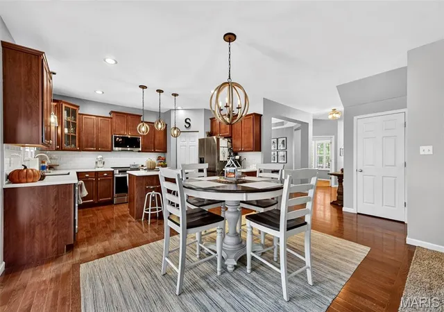 Photo 4 of Single family home for sale at 138 S Brighton Park Ct, Saint Charles, MO 63303 | MLS# MIS26066057 | Listing updated on 2026-10-26