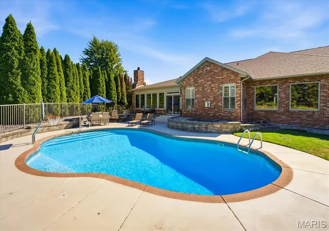 Photo 3 of Sale Pending at 901 Spyglass Hl Ct, Caseyville, IL 62232 | MLS# MIS26066063 | Listing updated on 2026-10-22