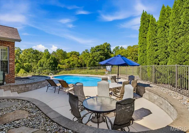 Photo 4 of Sale Pending at 901 Spyglass Hl Ct, Caseyville, IL 62232 | MLS# MIS26066063 | Listing updated on 2026-10-22