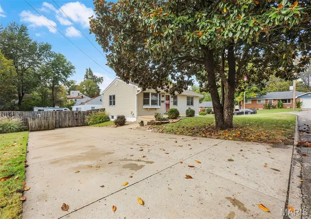 Photo 2 of Single family home for sale at 2525 Spencer Ave, Saint Louis, MO 63114 | MLS# MIS26066085 | Listing updated on 2026-10-21