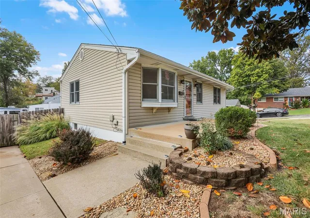 Photo 3 of Single family home for sale at 2525 Spencer Ave, Saint Louis, MO 63114 | MLS# MIS26066085 | Listing updated on 2026-10-21