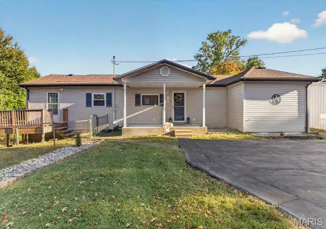 Photo 1 of Single family home for sale at 707 Noll Dr, Arnold, MO 63010 | MLS# MIS26066087 | Listing updated on 2026-10-22