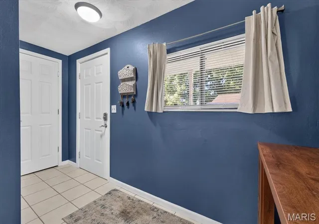 Photo 3 of Single family home for sale at 707 Noll Dr, Arnold, MO 63010 | MLS# MIS26066087 | Listing updated on 2026-10-22