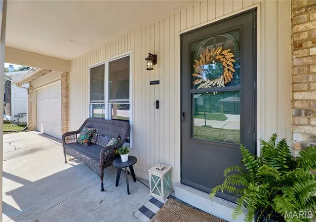 Photo 3 of Sale Pending at 24 Lemon Tree Dr, Saint Peters, MO 63376 | MLS# MIS26066090 | Listing updated on 2026-10-26