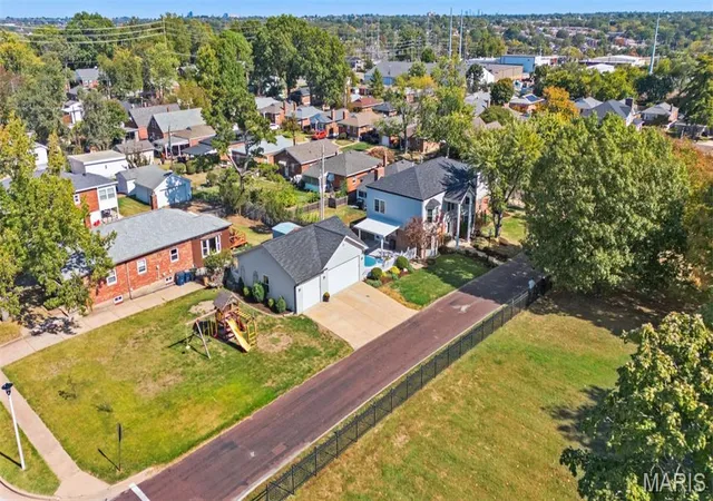 Photo 3 of Single family home for sale at 5029 Glennon Dr, Saint Louis, MO 63119 | MLS# MIS26066100 | Listing updated on 2026-10-21