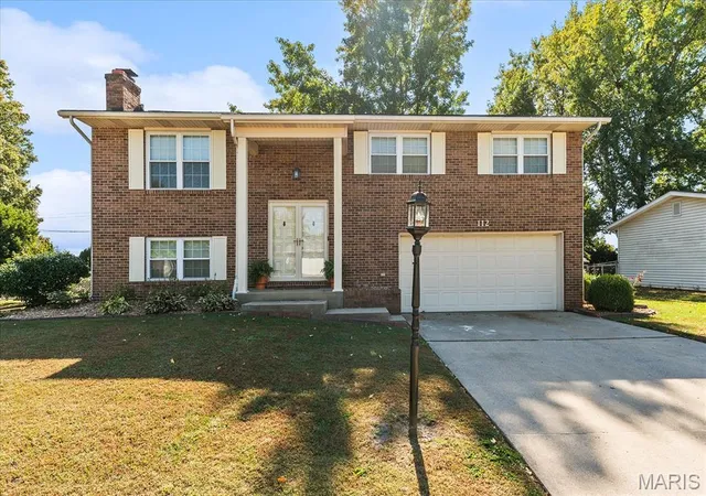 Photo 1 of Single family home for sale at 112 Toulon Ct, Fairview Heights, IL 62208 | MLS# MIS26066102 | Listing updated on 2026-10-22