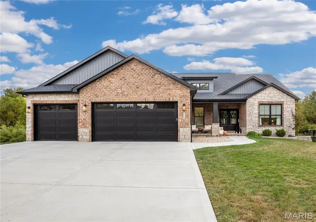 Single family home for sale at 224 Stonebridge Blf Dr, Maryville, IL 62062 | MLS# MIS26066103