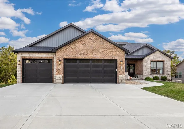 Photo 41 of Single family home for sale at 224 Stonebridge Blf Dr, Maryville, IL 62062 | MLS# MIS26066103 | Listing updated on 2026-10-22