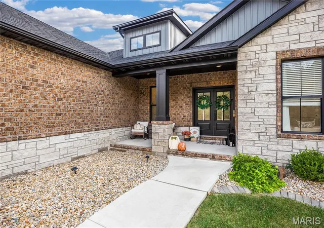 Photo 2 of Single family home for sale at 224 Stonebridge Blf Dr, Maryville, IL 62062 | MLS# MIS26066103 | Listing updated on 2026-10-22