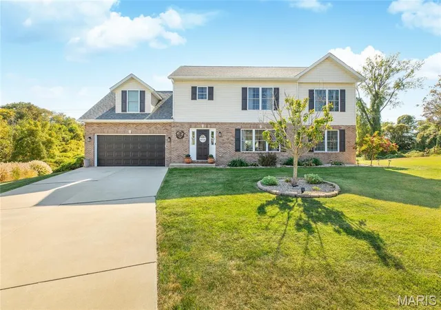 Photo 1 of Sale Pending at 200 Matterhorn Ct, Glen Carbon, IL 62034 | MLS# MIS26066108 | Listing updated on 2026-10-22