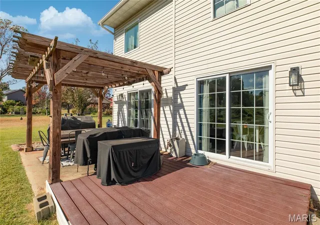 Photo 4 of Sale Pending at 200 Matterhorn Ct, Glen Carbon, IL 62034 | MLS# MIS26066108 | Listing updated on 2026-10-22