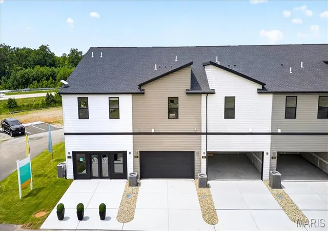 Photo 2 of Townhouse for sale at 106 Cottle Crk Way, Saint Charles, MO 63304 | MLS# MIS26066113 | Listing updated on 2026-10-14
