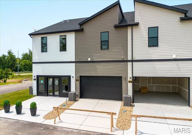Photo 4 of Townhouse for sale at 106 Cottle Crk Way, Saint Charles, MO 63304 | MLS# MIS26066113 | Listing updated on 2026-10-14