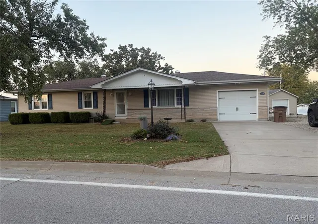 Single family home for sale at 1748 Pottery Rd, Washington, MO 63090 | MLS# MIS26066117