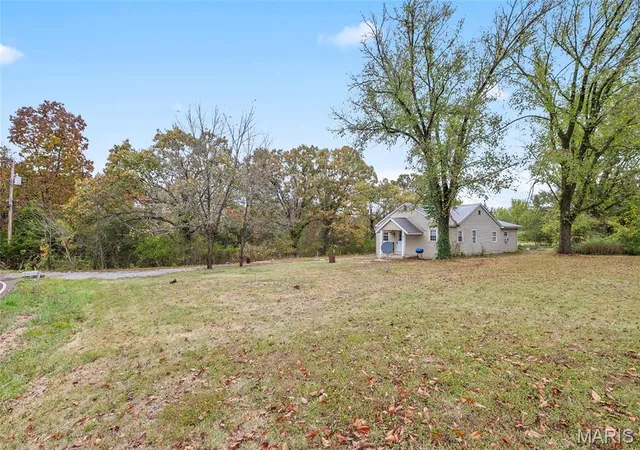 Photo 1 of Single family home for sale at 1212 Berry Dairy Rd, De Soto, MO 63020 | MLS# MIS26066121 | Listing updated on 2026-10-27