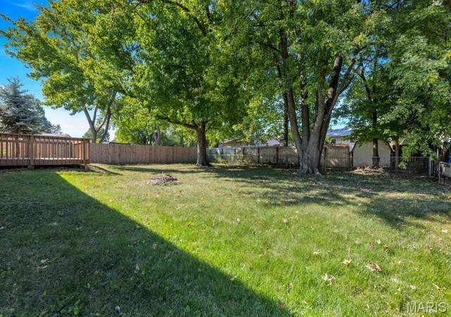 Photo 1 of Sale Pending at 15 Country Hl Rd, Saint Peters, MO 63376 | MLS# MIS26066122 | Listing updated on 2026-10-19