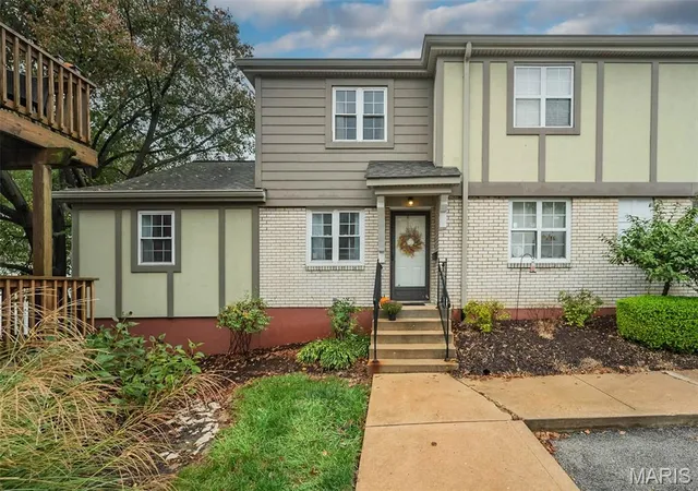 Townhouse for sale at 1435 Oriole Pl, Saint Louis, MO 63144 | MLS# MIS26066127